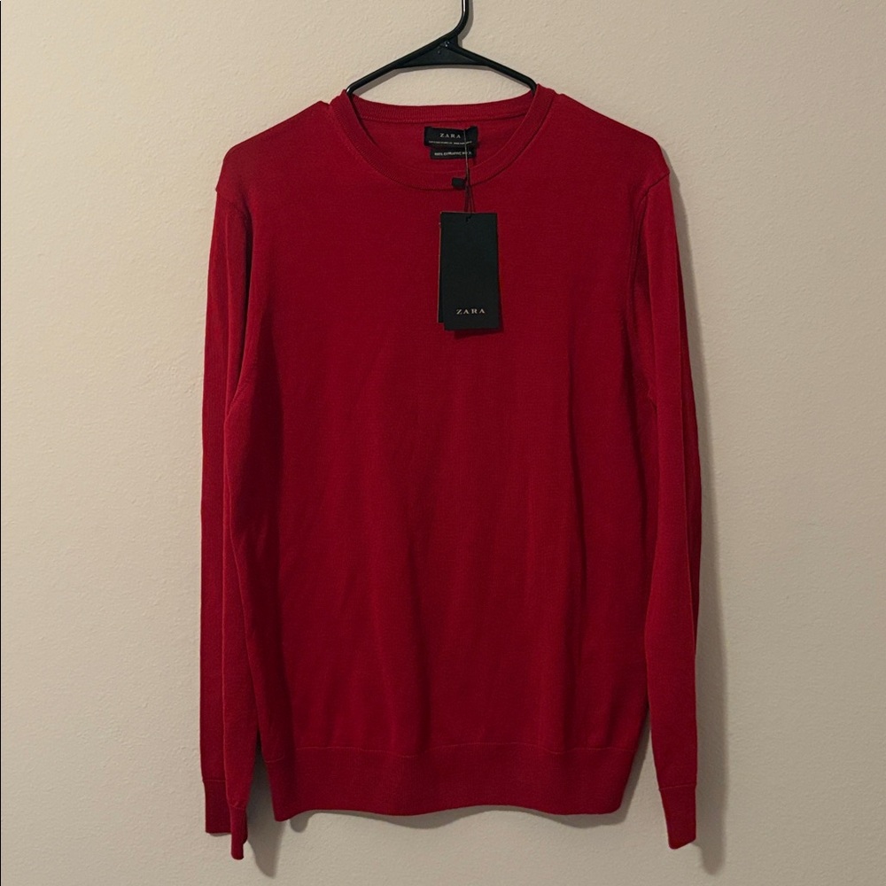 Zara Vibrant Burgundy Knit Top 100% laine
UNISEX